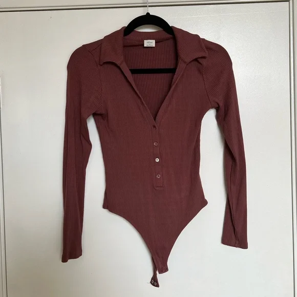 Aritzia Collared Bodysuit - Picture 1 of 3